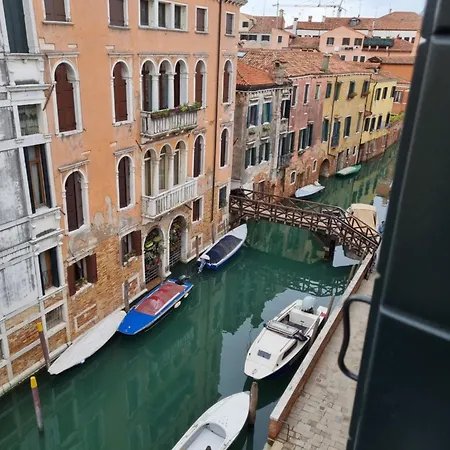 Ca' Cappello 2 With Canal View * Venise