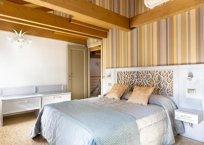 Ca' Cappello 2 With Canal View *