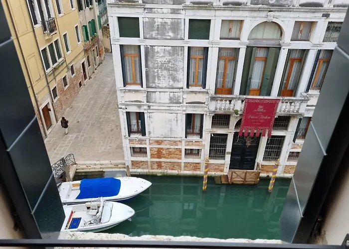 Ca' Cappello 2 With Canal View Venetië